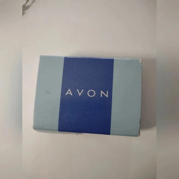 Avon 2001 Pearlesque cable necklace with 3 pr earrings. - Picture 3 of 5